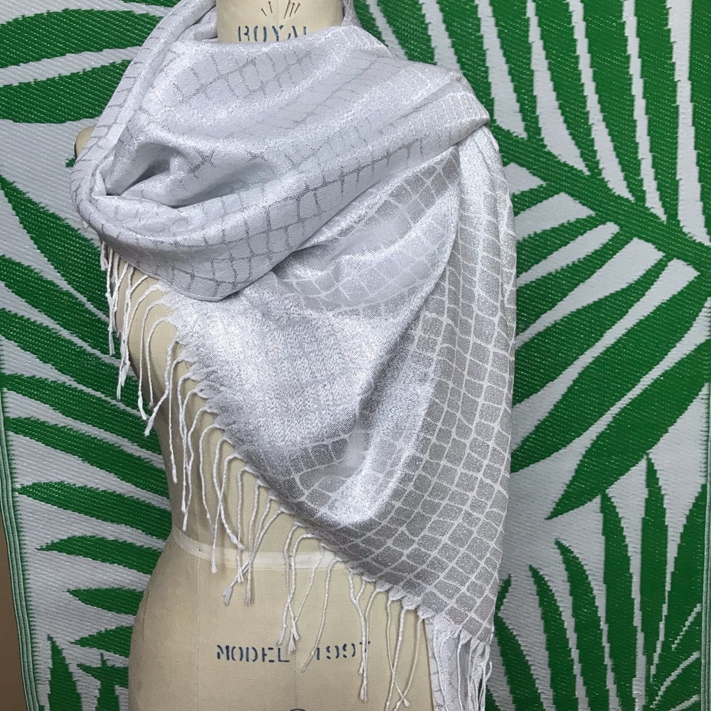 SOLD - Reversible silver metallic scarf